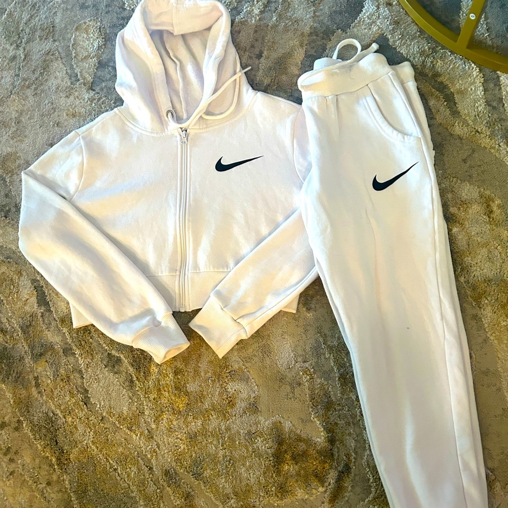 Nike White size small sweatsuit